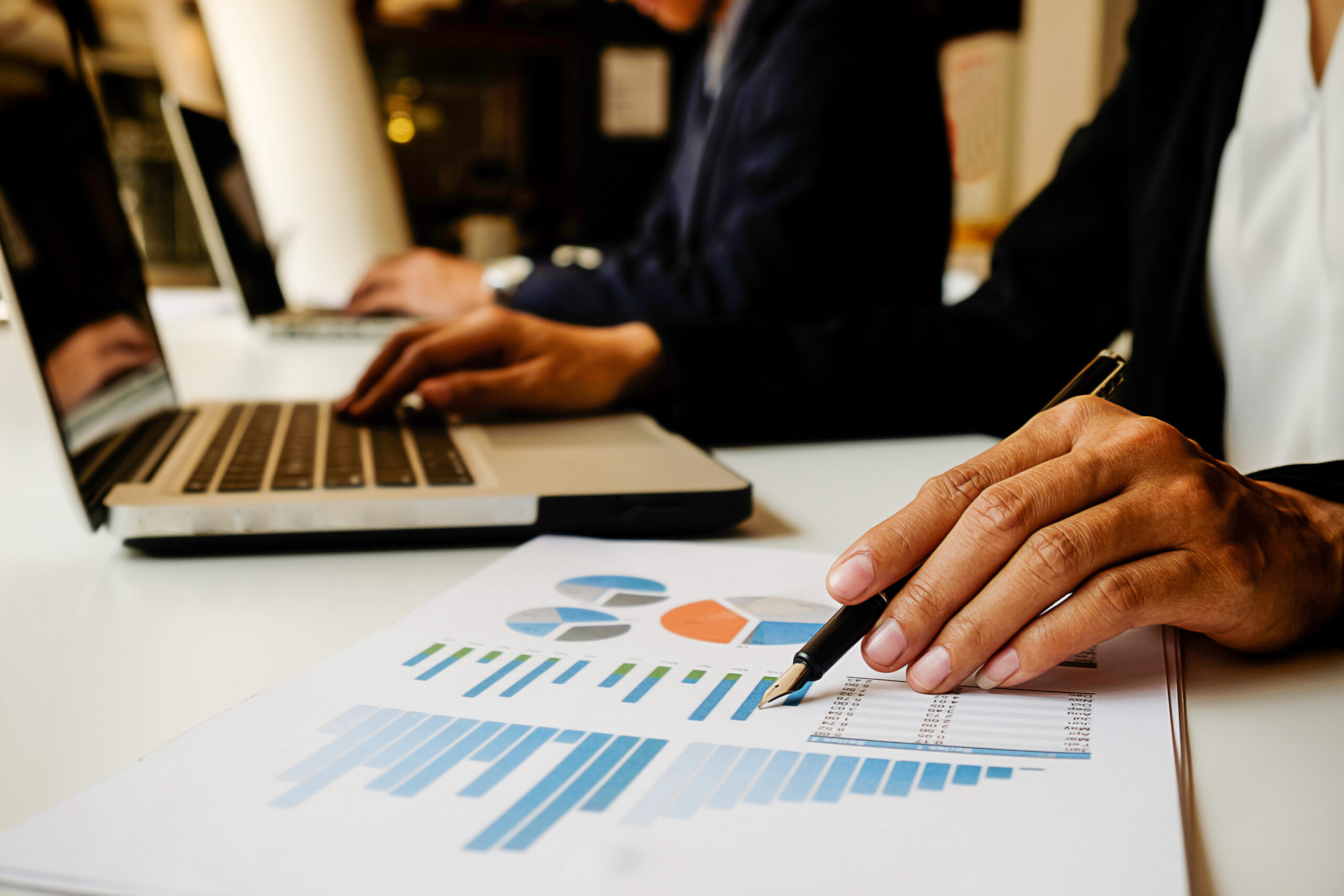 Finance Consulting Discussing Executive People Plan (1) - CONTABILIDADE CARIOCA